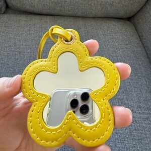 MARC JACOBS The Daisy Mirror Bag Charm